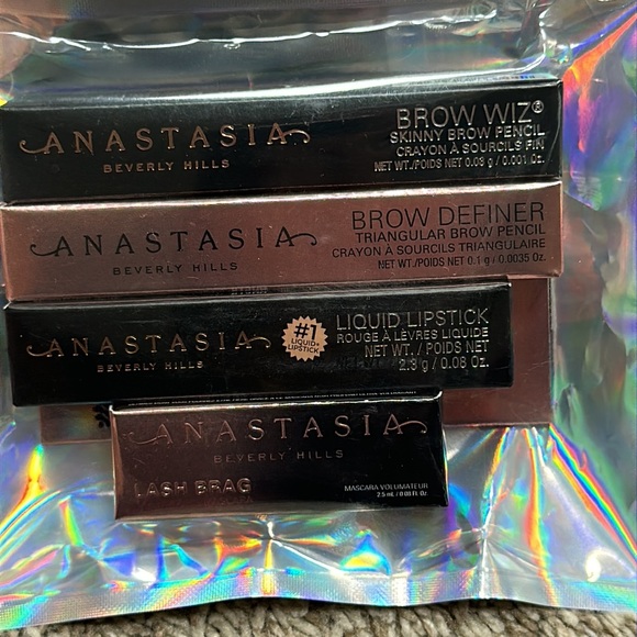 BRAND NEW ANASTASIA MAKEUP SET - Picture 2 of 3
